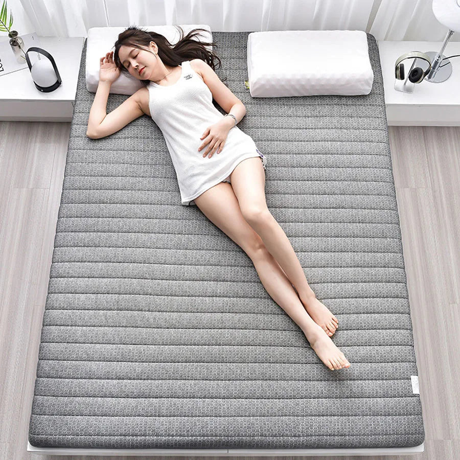 matelas mousse latex mémoire forme gris blanc rayures moderne