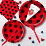 assiettes papier festives fourchettes couteaux serviettes nappe moderne points rouges noirs