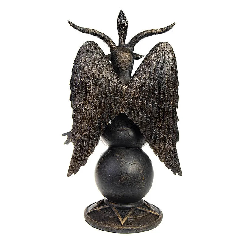 statue baphomet chèvre ailes dragon noir bougies rouges décoration gothique fantaisie occulte