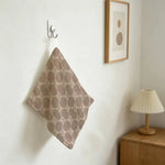 serviette toilette gris motif géométrique moderne crochets salle bain cuisine