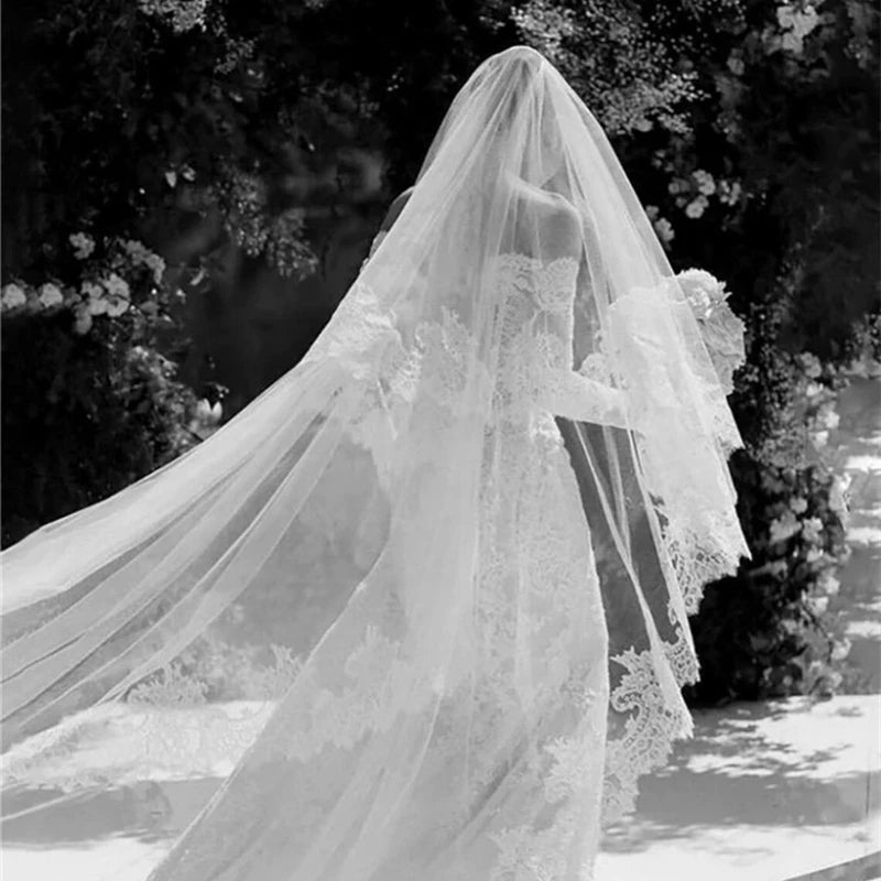voile mariée deux couches dentelle fine blanc classique bouquet fleurs église cérémonie