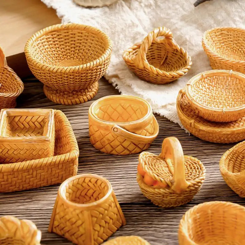 paniers osier tressage traditionnel rustique beige clair accessoire poupée décoration miniature organisation fait main