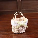 panier rotin tissé rubans dentelle rustique vintage décoration enfant jouet maison poupée