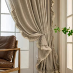 rideau beige clair texture lin naturel bordure dentelle anneaux salon chambre classique rustique