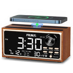 Radio réveil vintage rouge avec affichage LED sur table de chevet
