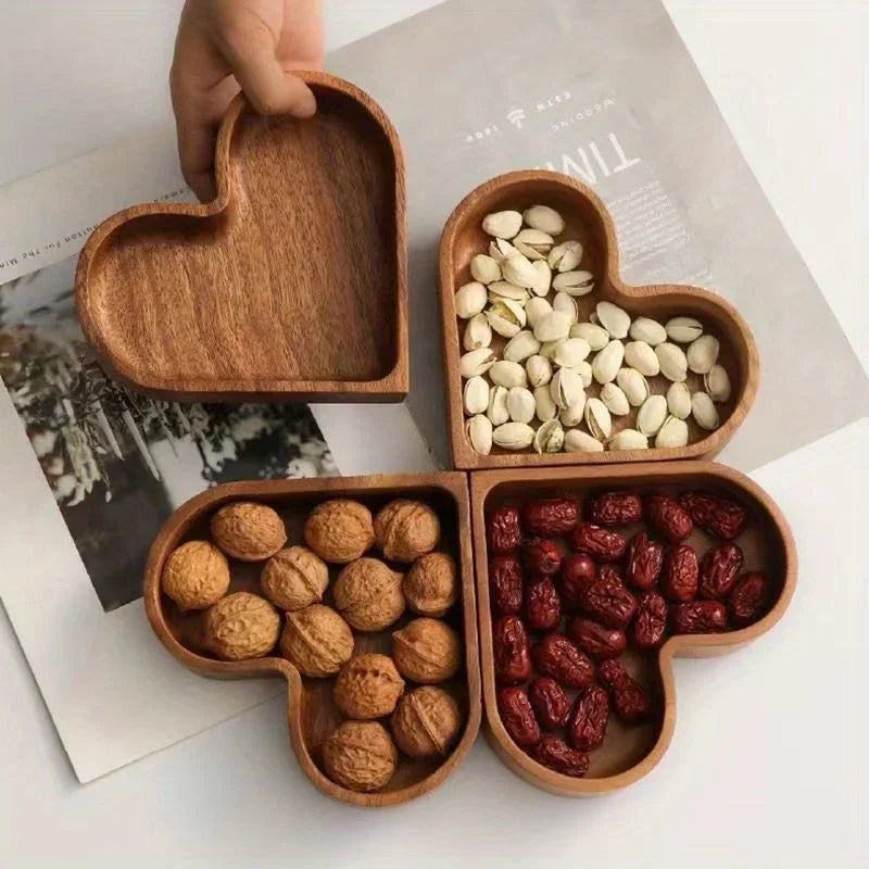 plateau bois naturel forme coeur fruits secs dessert moderne élégance pratique servir snackscréativité table
