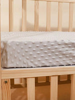 drap housse lit bébé gris blanc moderne perforations points élastiques doux