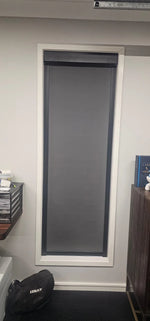 Stores enrouleurs gris opaques tissu micro perforé moderne française verticaux clips