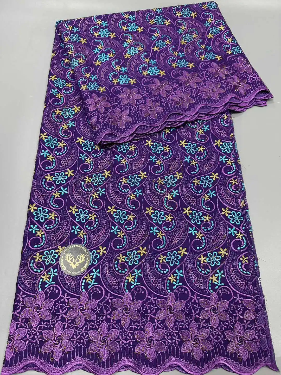 tissu dentelle fleurs motifs floraux beige violet blanc bleu marine orange traditionnelle hautecouture absorption