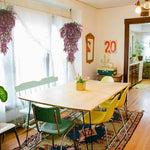 guirlande suspendue fleurs artificielles violet vert jaune moderne décorative extérieure exposition festive prénuptiale mariage