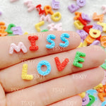 lettres alphabet miniatures texturées opalescentes multicolores nail art décoration scrapbook artisanat bricolage figurines