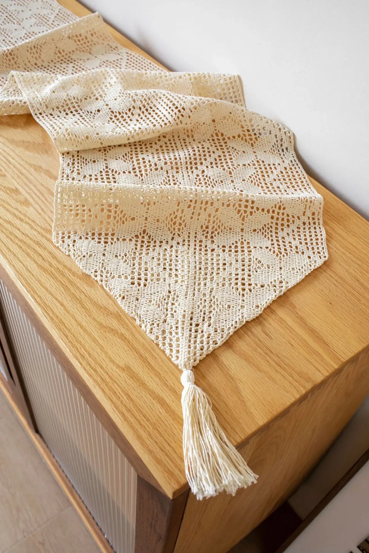 serviette table boho chic motif floral dentelle fine beige clair tassel maison fête decoration