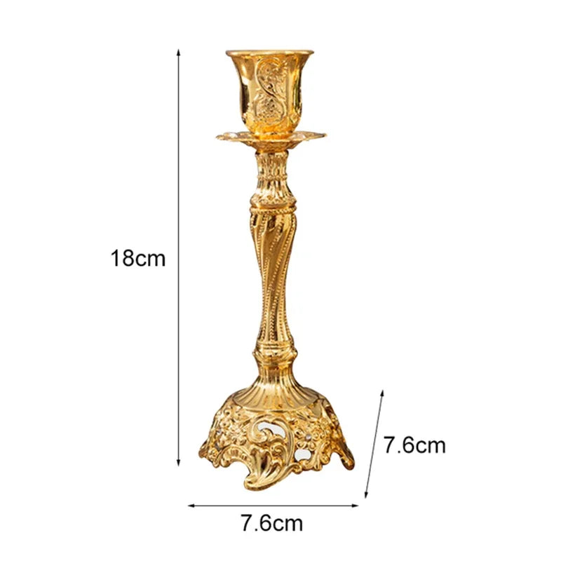 bougeoirs or argent ornements baroques chandelles mariage décoration intérieure classique gravures détaillées