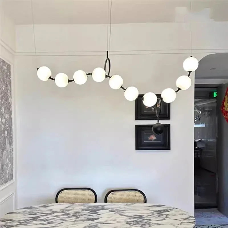 suspension lumineuse moderne boules sphériques blanc doré opaques chaînes