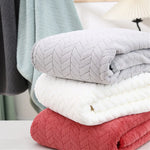 serviettes bain microfibre séchage rapide motif zigzag couleurs gris blanc rouge moderne absorption élevée
