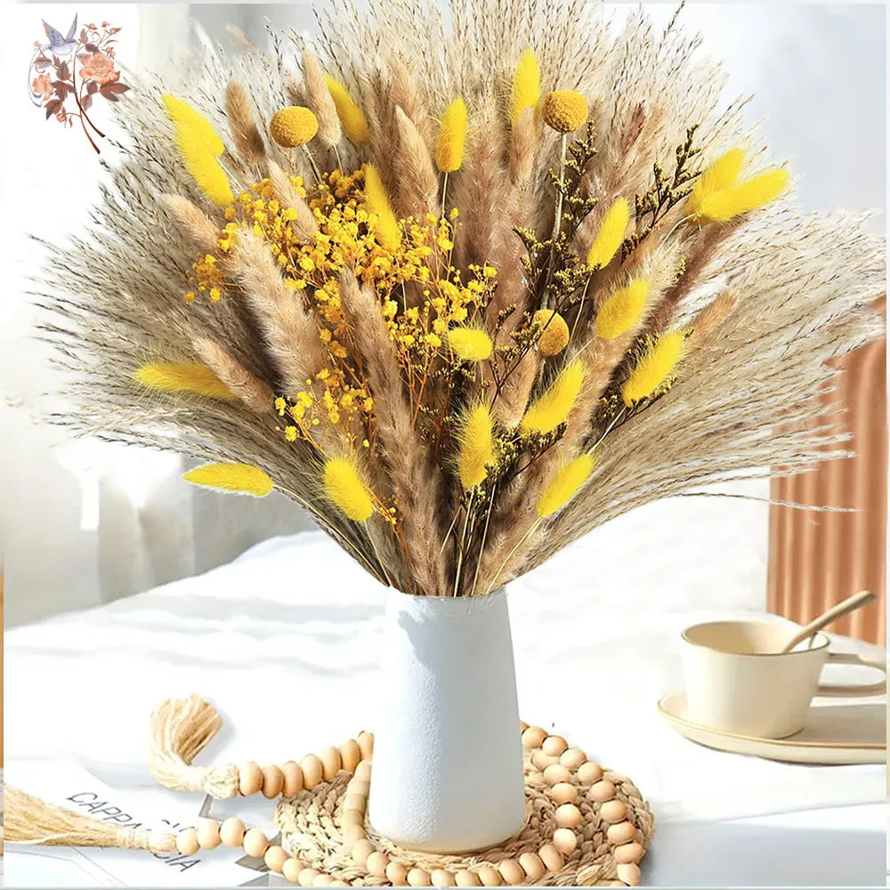 bouquet fleurs séchées naturel plumes jaunes vase blanc décoration intérieure anniversaire baby shower mariage