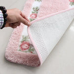 tapis sol fleurs roses feuilles vertes doux moelleux rose clair vert beige classique confortable