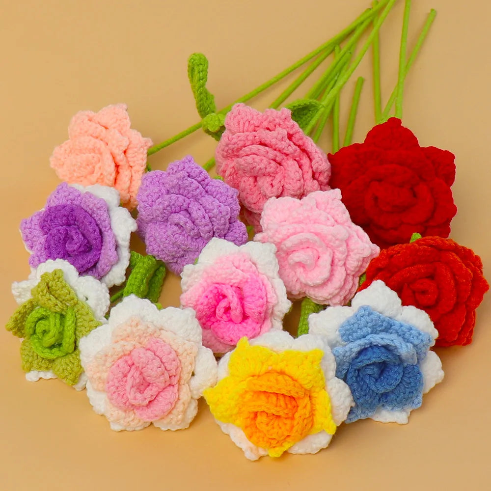 fleurs artificielles tricotées violet rose blanc jaune vert finement crochetées décoration intérieure artisanal