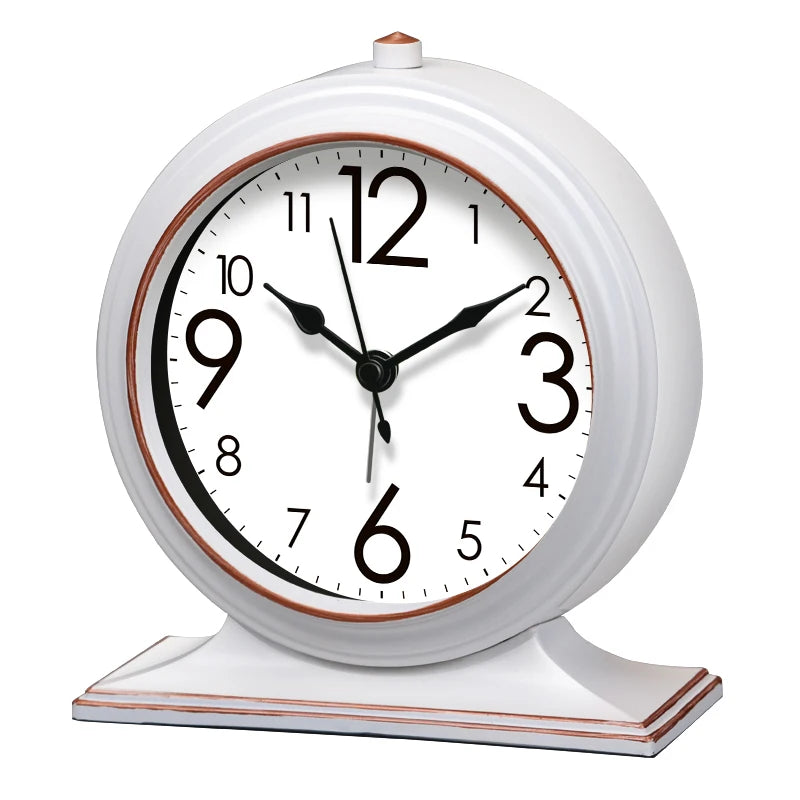 horloge vintage marron foncé cadran blanc aiguilles métalliques alarme quartz rechargeable brillant chambre salon