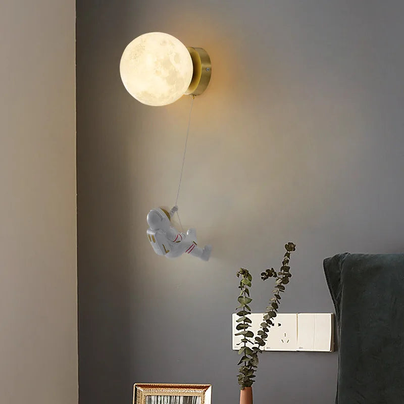 lampe murale moderne blanc doré texture lunaire astronaute résine minimaliste chambre entréeétude