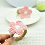 porte serviettes décoratifs fleurs crochetées corde tressée rose beige blanc rustique floral