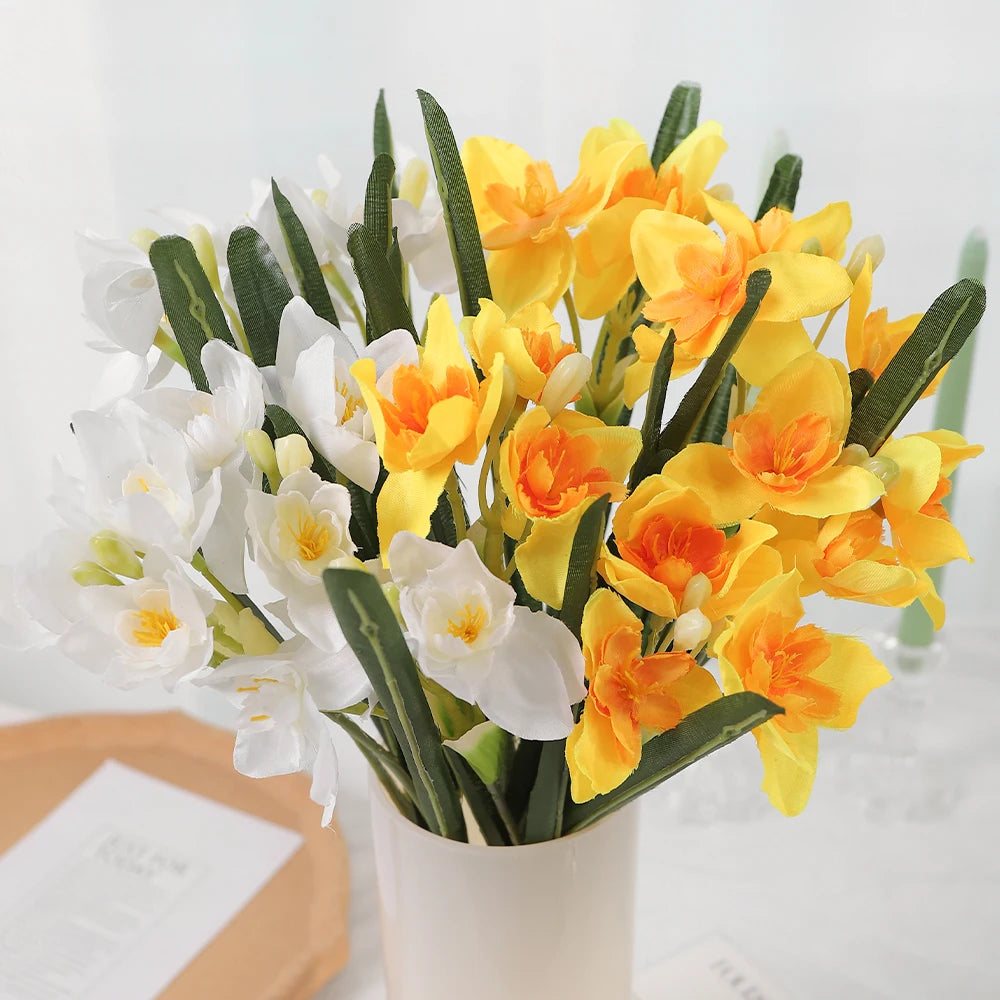 bouquet jonquilles artificielles fleurs blanc jaune vert feuilles vertes moderne minimalisteintérieur décoration