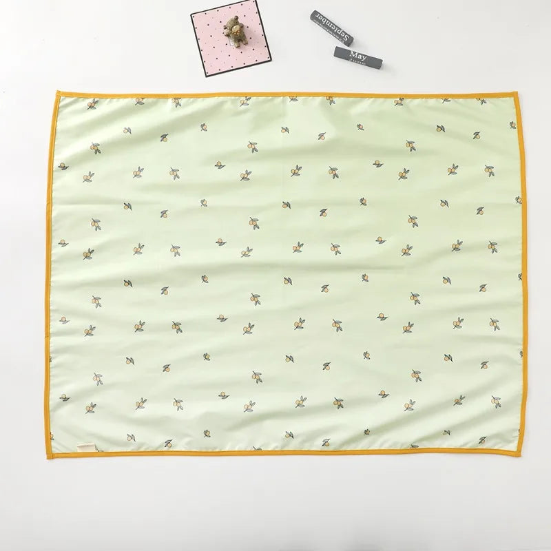 tapis jeu bébé motifs oursons soleil feuilles oursins couleurs blanc rose beige vert jaune