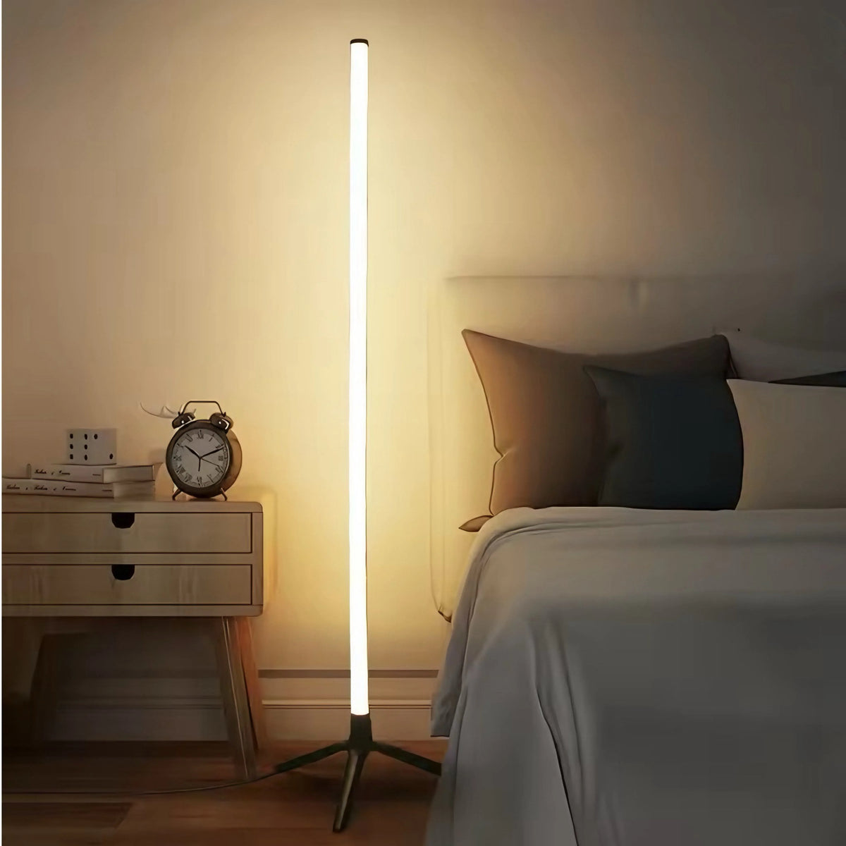 lampe sol led rgb blanc multicolore moderne télécommande minimaliste fixée trépied chambre salon