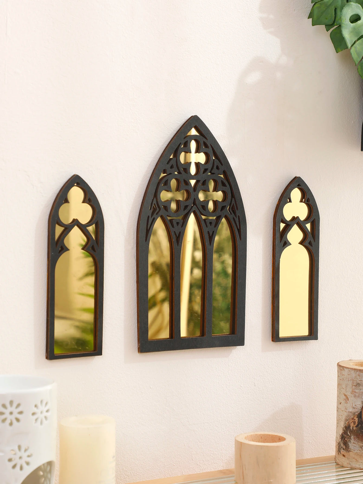 miroir mural gothique ajouré bois noir décor maison bohème décoration intérieure aesthetics chambre
