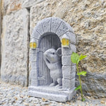 décoration extérieure artisanale porte souris sculptée lanternes dorées gris beige bleuclair