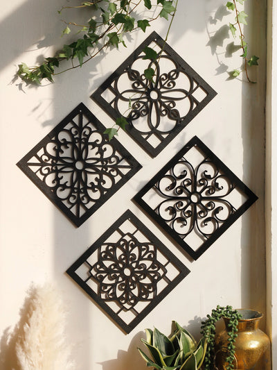 Décoration murale en bois noir 4 pièces style bohème vue de face