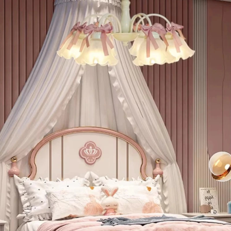 chandelier suspension vert pâle rubans roses abat jour translucides chambre enfant romantique