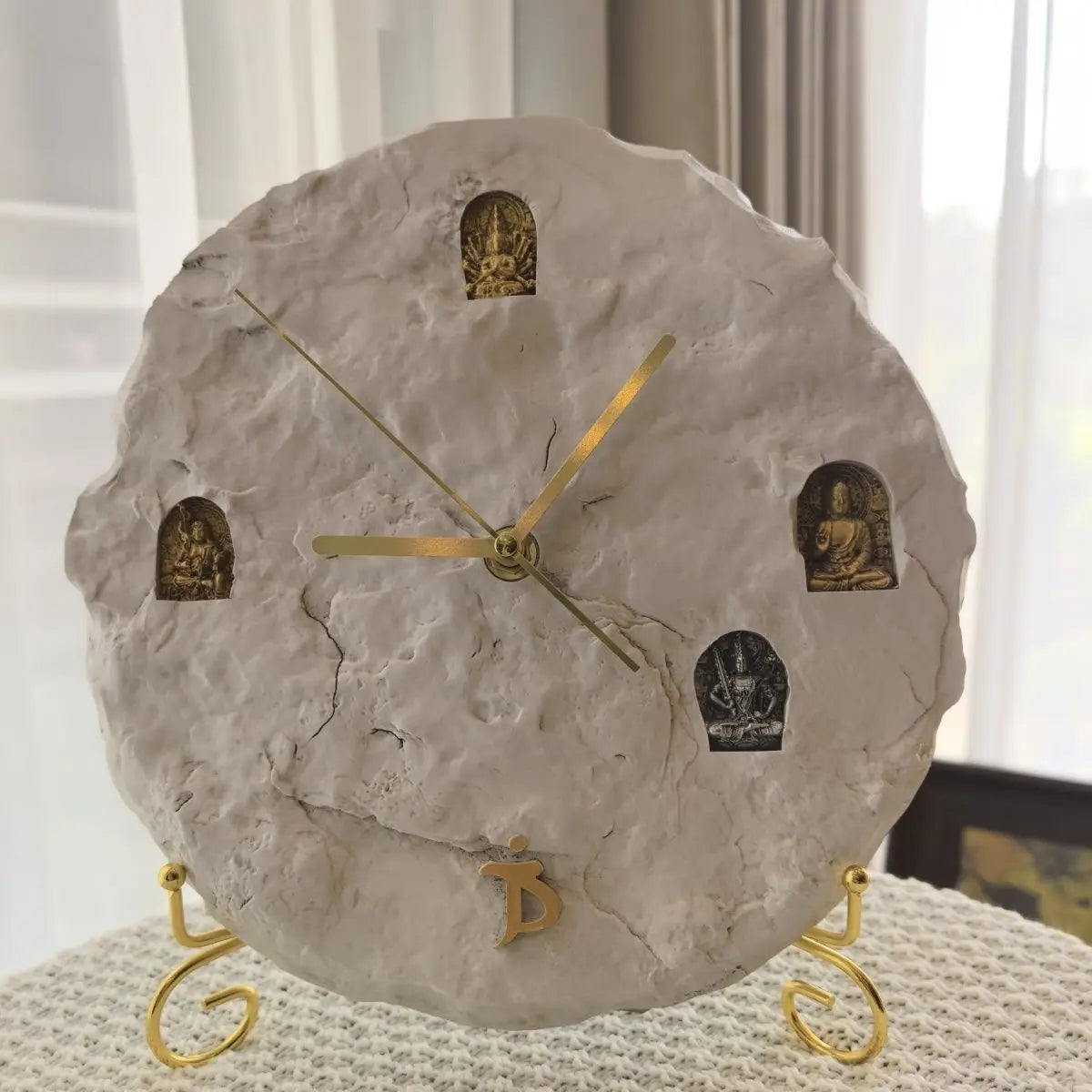 horloge murale silencieuse horloges décoratives sculptural aiguilles dorées figures divines aspect rocheux