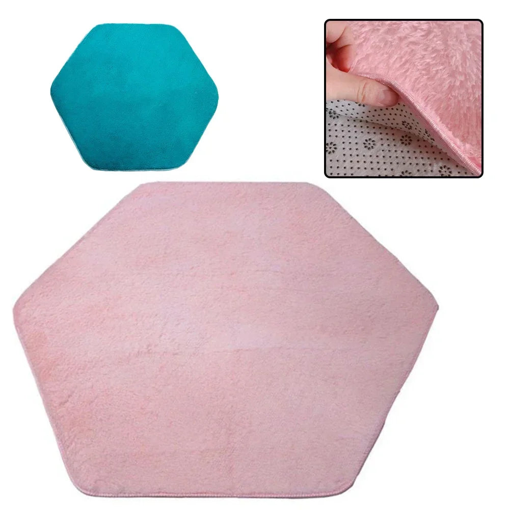 tapis hexagonal turquoise rose pâle doux moelleux moderne confortable adhésif fixe enfant princelea chambre