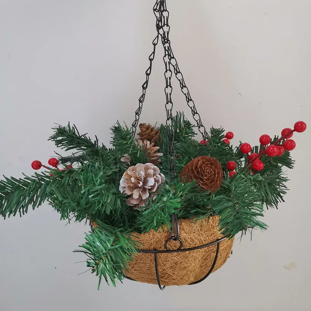 panier suspendu rotin branches pin baies rouges guirlande lumineuse décoration noël vert rouge festiveintérieurexterior