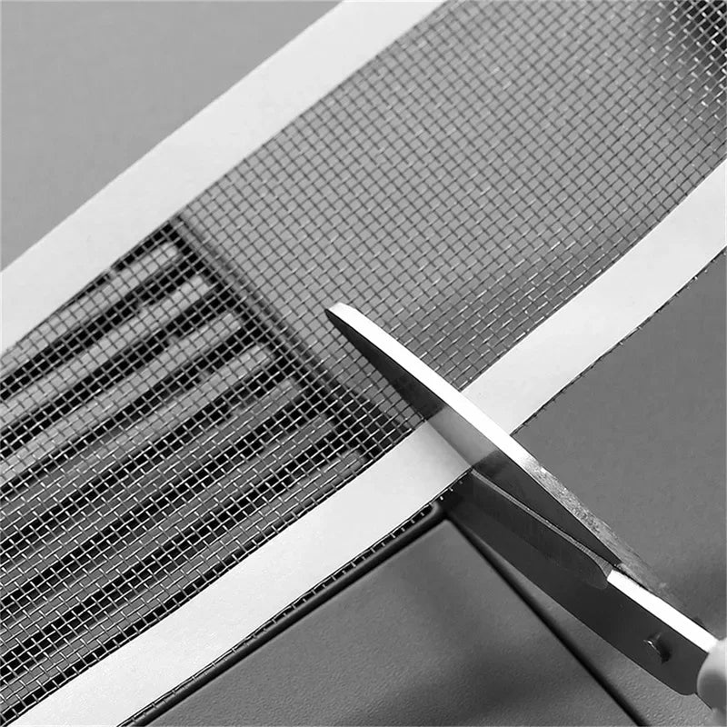 grille drainage adhésive maille fine gris clair moderne salle bain cuisine scie main auto