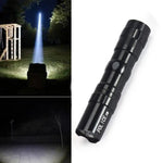 lampe torche led super lumineuse noire texturée moderne étanche 9.5cm compact zoom