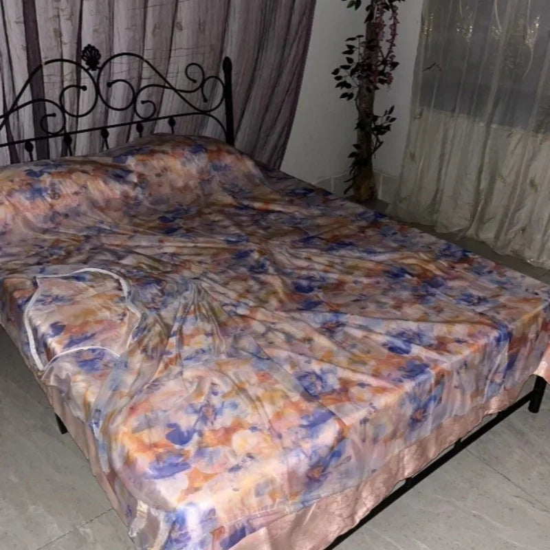 couverture lit floral rose violet marron semi transparent satinée décoration romantique oreillers assortis aspect