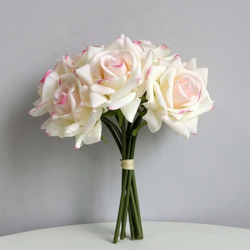 bouquet roses artificielles soie blanc rose pâle rouge décoration mariage intérieur élégant fixations ruban