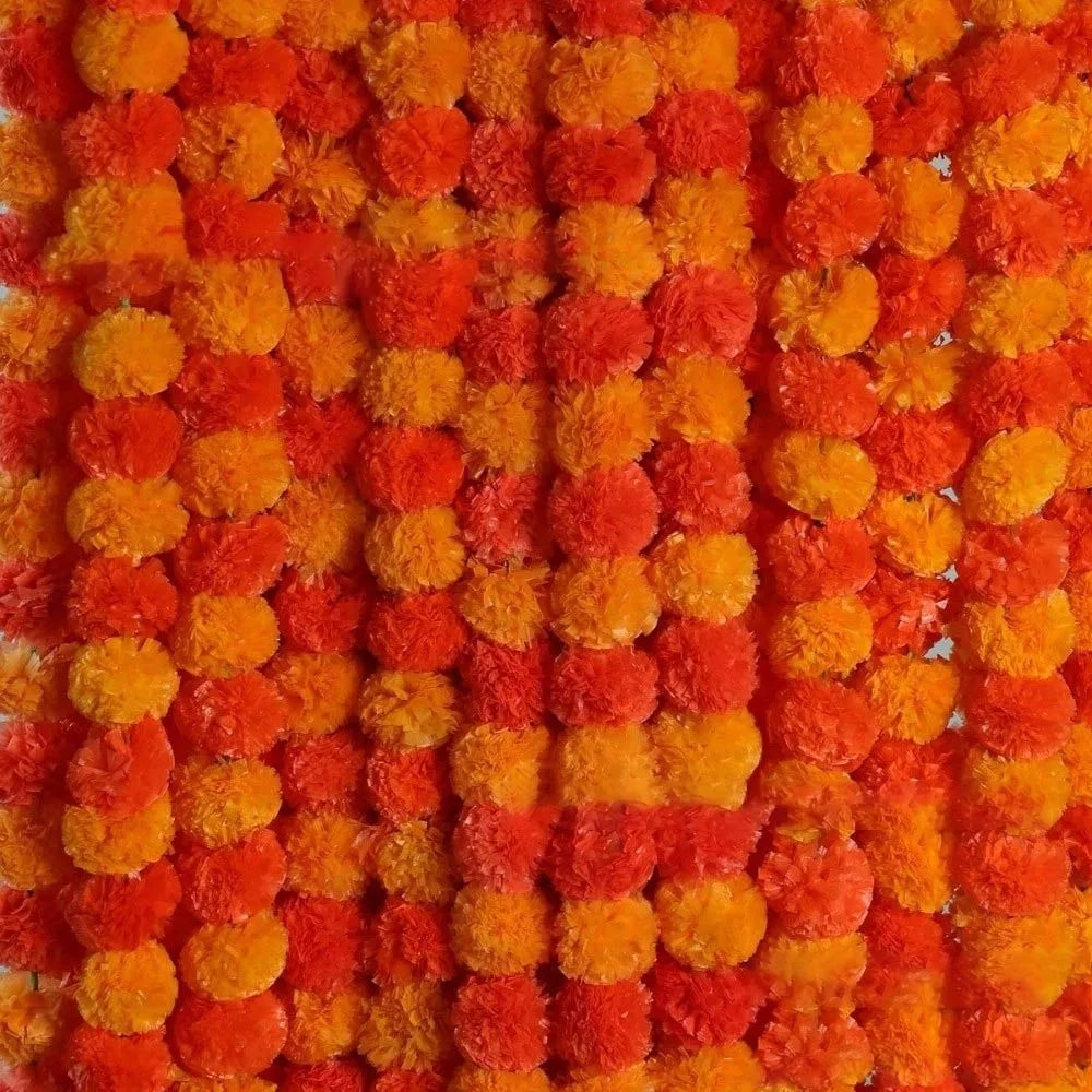 guirlande artificielle rouge jaune décoration événement festive boules pompons rubans décoratifs opaques sans filtres