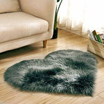 tapis cœur fourrure synthétique rose gris violet rouge moderne doux acrylique intérieur maison