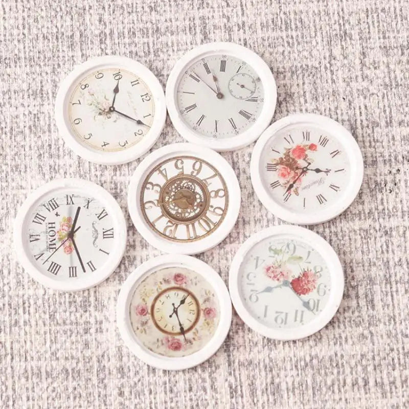 horloges murales vintage rétro blanc noir rouge beige rose vert fleurs chiffres romains mécanisme