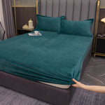 Drap à poche profonde en flanelle verte adapté à un matelas épais