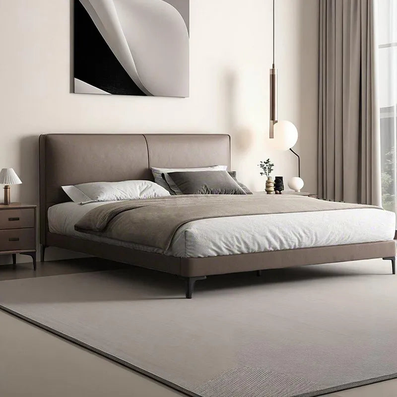 lit double moderne minimaliste tête lit bois table chevet tapis abstrait beige gris