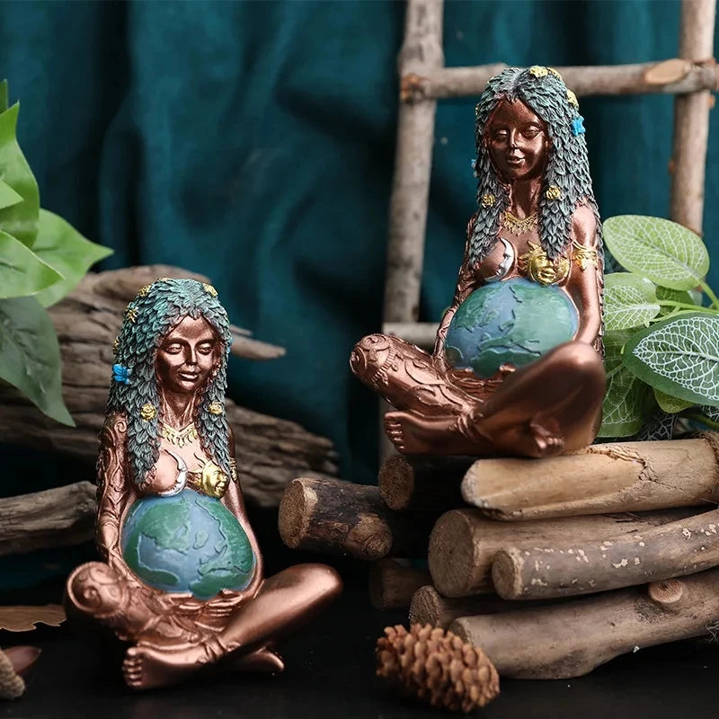 statue déesse gaia résine bronze vert peau reptile ornementations dorées artisanal figuratif globe terrestreDecoration