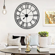 horloge murale squelette métal noir blanc chiffres romains industriel vintage ajouré