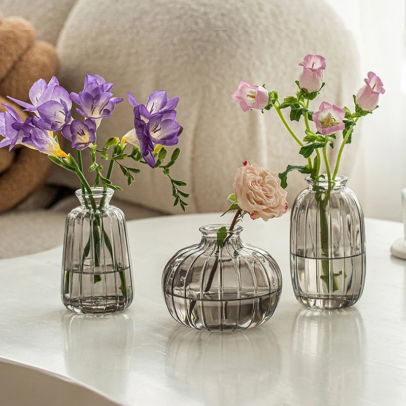 vases décoratifs modernes transparents rayures vertes fleurs maison table mariage