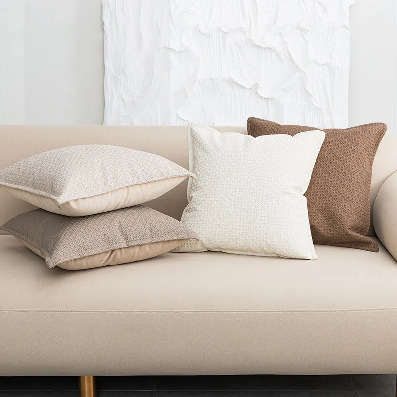 coussin marron clair coussin beige coussin blanc motif géométrique contemporain opacité carré décoratif