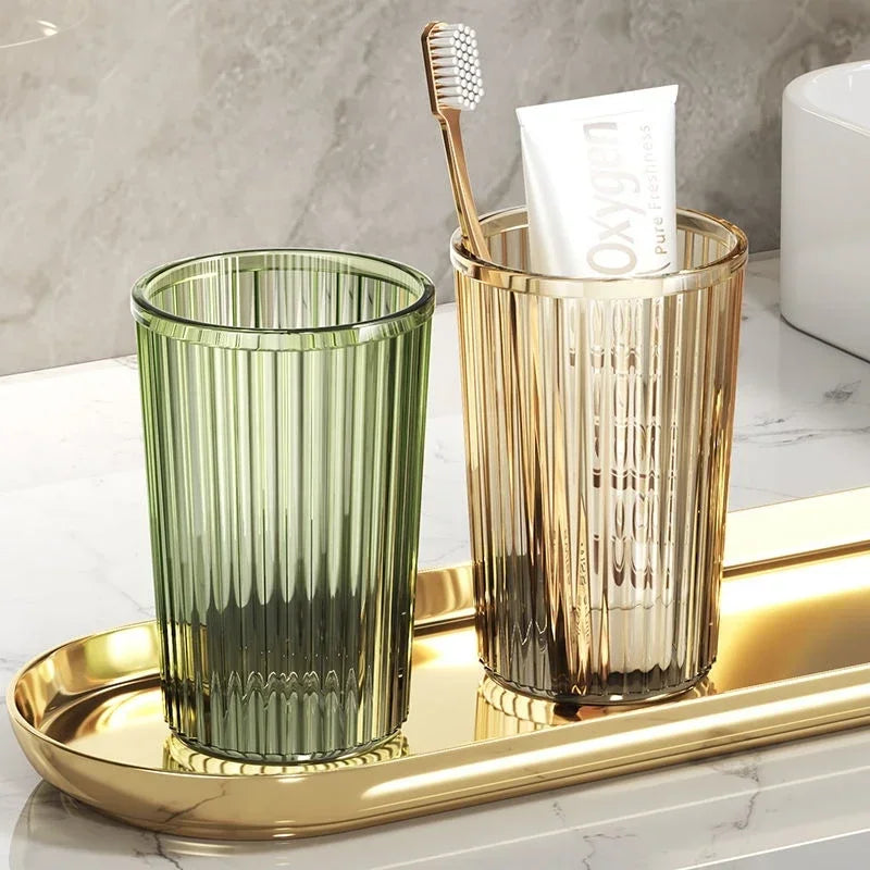verres dents moderne transparents rayures verticales adhésifs élégants verte dorée grise brosse tube