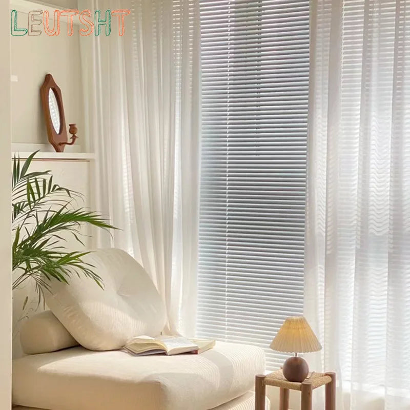 rideau blanc moderne tulle translucide fines rayures décoration maison